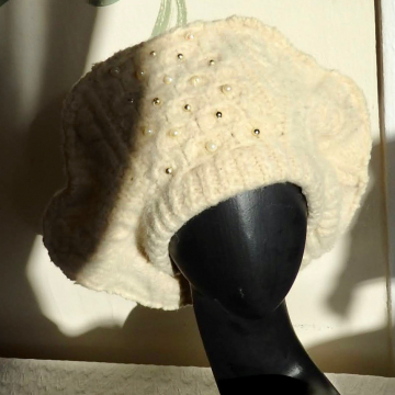 Beaded Creamy Beret