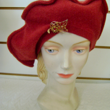 Cashmere Beret with Pin
