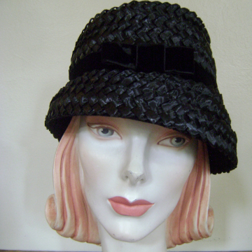 Jaunty Vintage Black Raffia Hat