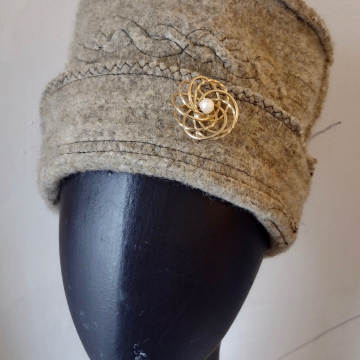 Cable Hat with Pin